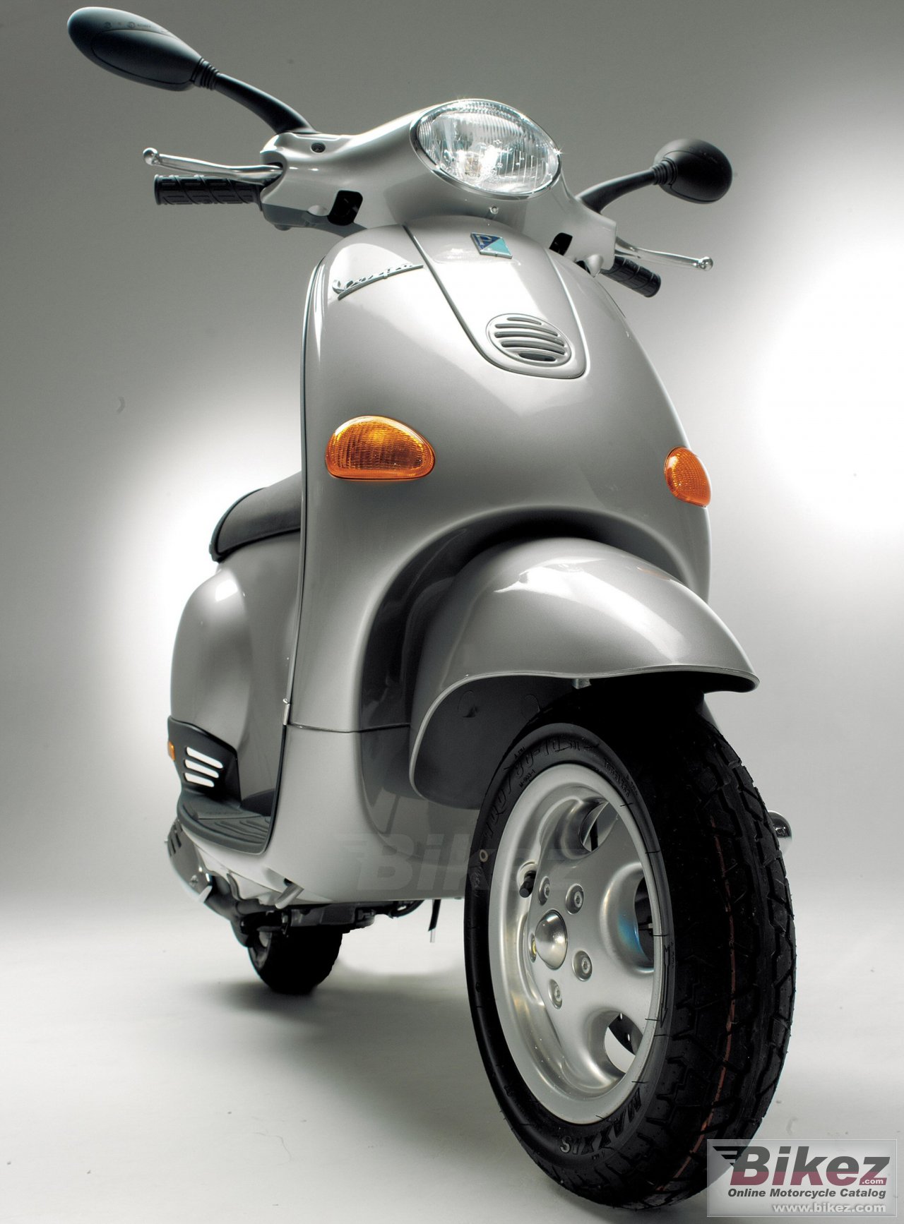 Big Vespa et4 50 picture and wallpaper from Bikez.com